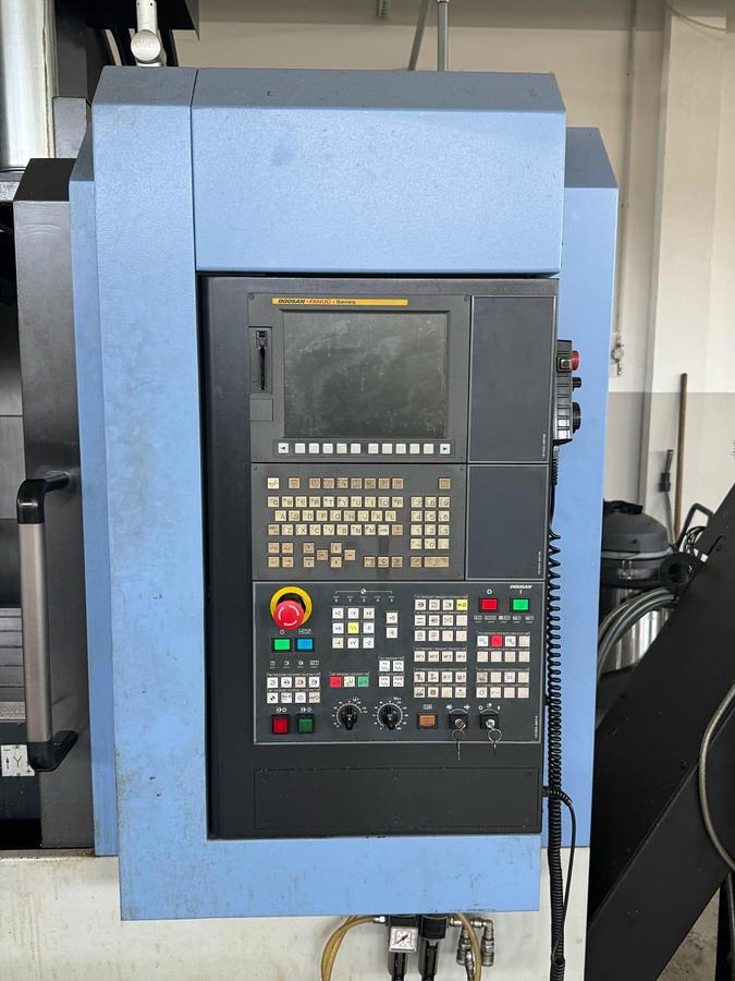 Usato Centro di lavoro verticale DOOSAN DNM 650II | 1050x610x610 | 4°asse | Fanuc