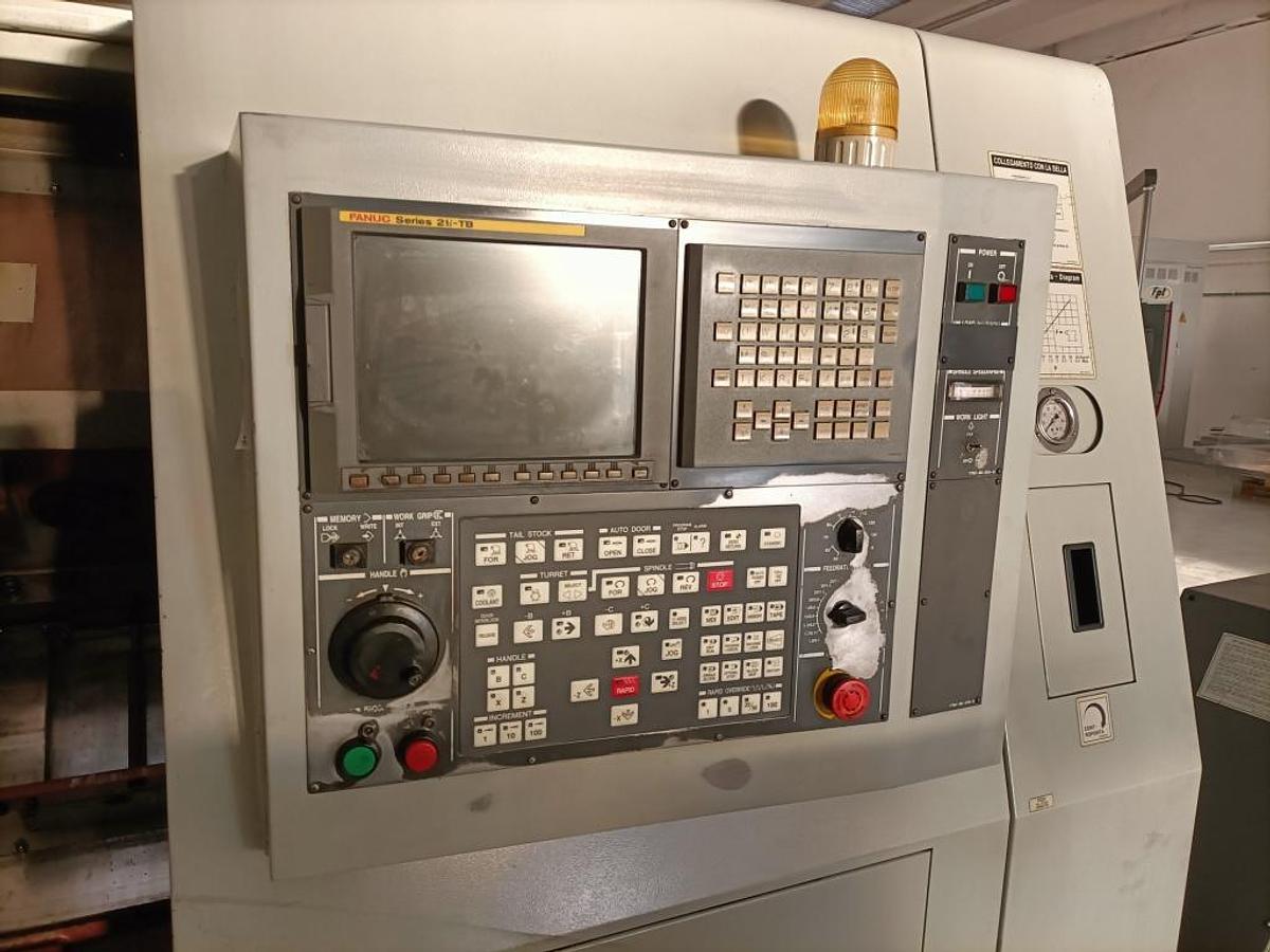 Usato Tornio motorizzato HYUNDAI KIA SKT 250M