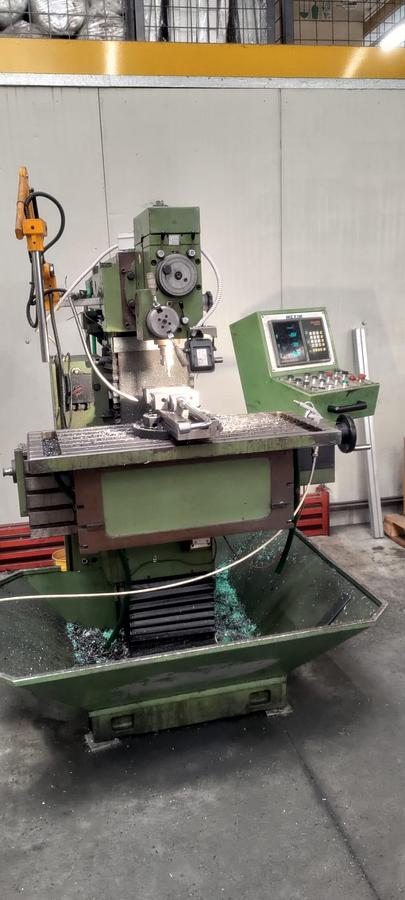 Usato Fresatrice universale verticale INFRATIREA FUS32 |  Testa inclinabile