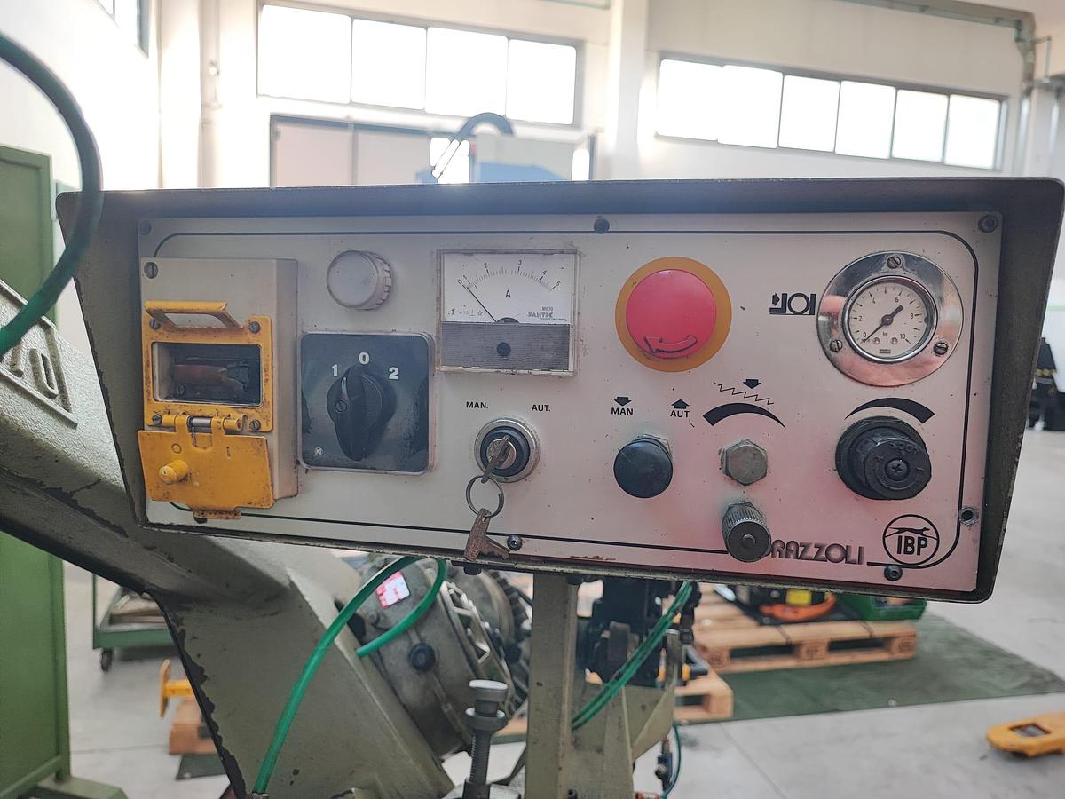 Usato Segatrice a nastro semi automatica PEDRAZZOLI BROWN SN 270 SA