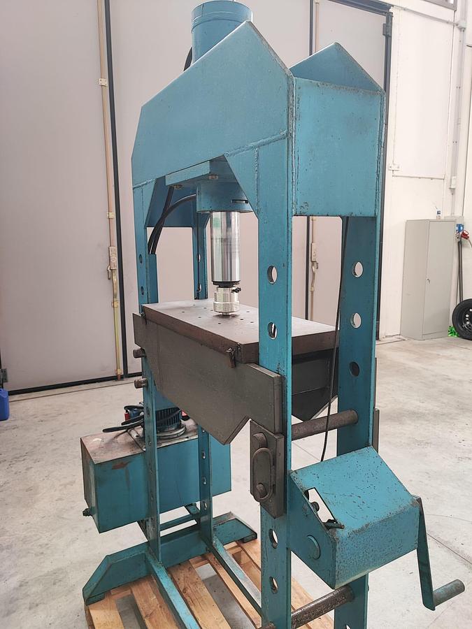 Usato Pressa oleodinamica manuale AXA T.70