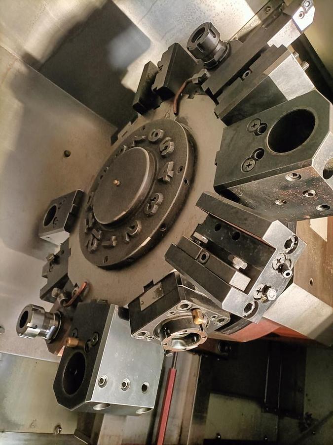 Usato Tornio motorizzato HYUNDAI KIA SKT 250M