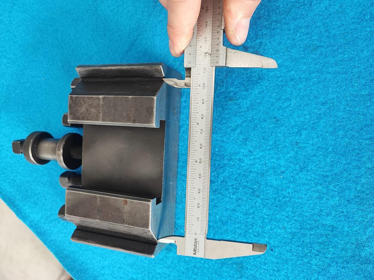 Usato Cartelle portautensili TIPO C per torretta tornio - interasse 115