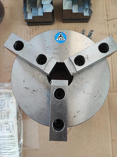 TOS IUS 200 mandrino con attacco a flangia per tornio completo di morsetti