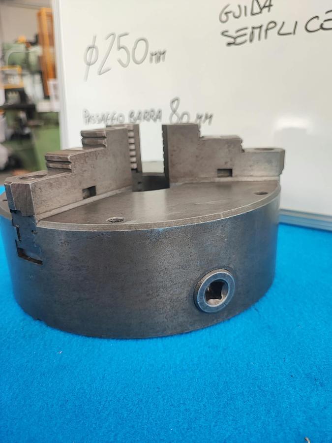 Usato MANDRINO 250 guida semplice, a 3 griffe reversibili