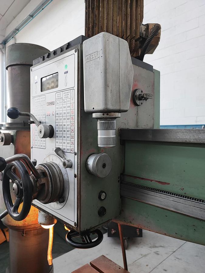 Usato Trapano radiale a bandiera MECOF 35C / 1000 completo di cubo inclinabile