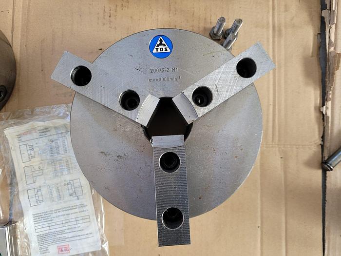 TOS IUS 200 mandrino con attacco a flangia per tornio completo di morsetti