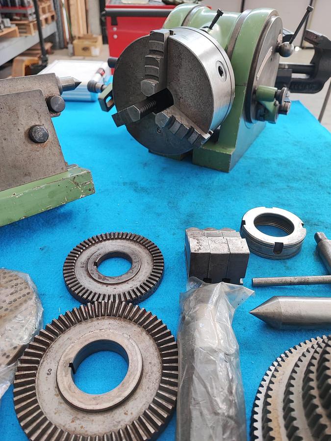 Usato OMBR 150-160 divisore universale con mandrino d.200 mm e contropunta