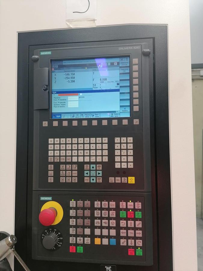 Usato Centro di lavoro verticale DMG MORI M1 | 550x550x510 | CNC Siemens