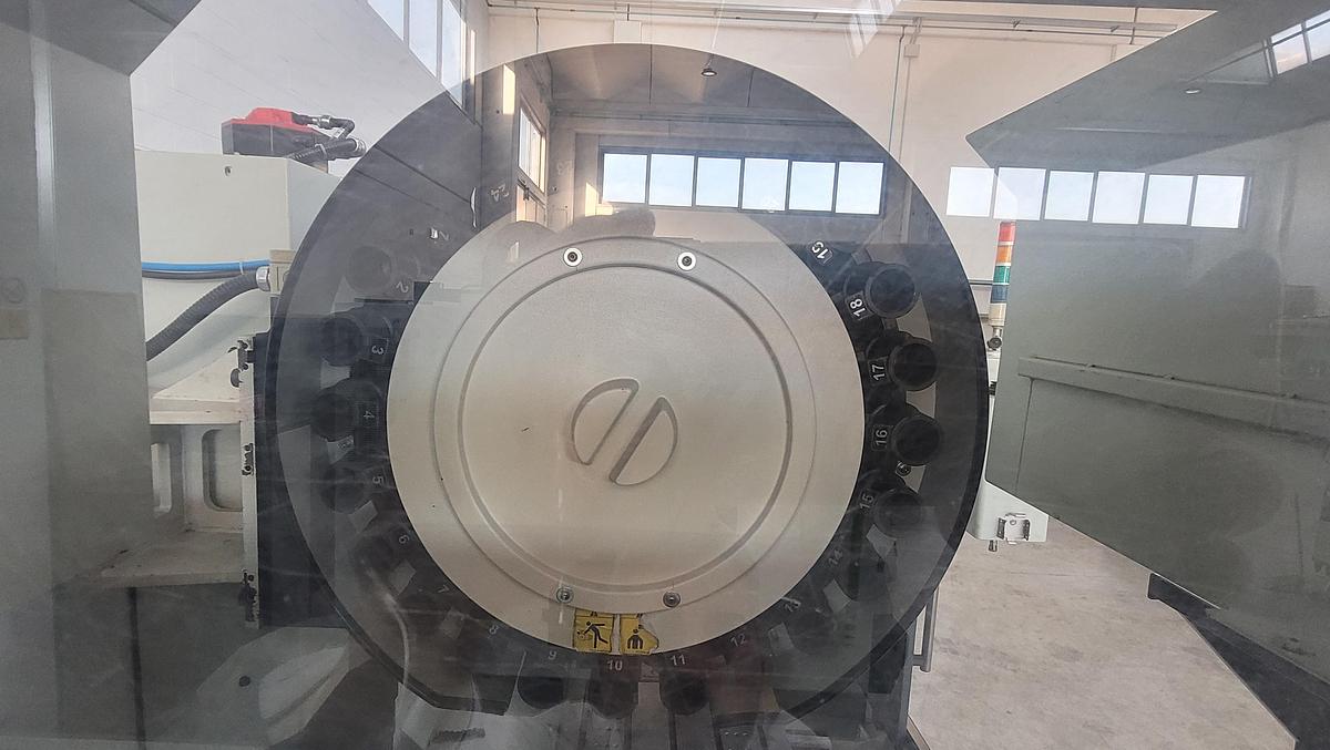 Usato Centro di lavoro verticale LAGUN LEAN MACHINERY MV 12 | 1200x600x600 | CNC Fanuc