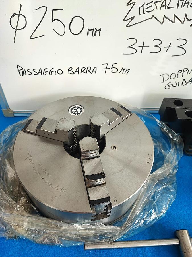 Usato METALMACCHINE2 250 (NUOVO) mandrino doppia guida, 3+3+3 griffe + flangia cam-lock 6"