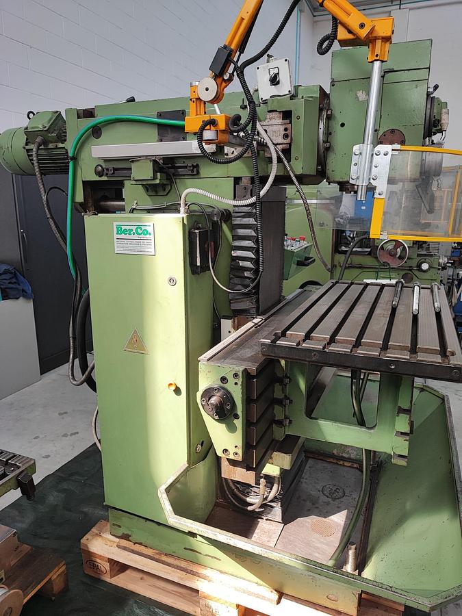 Usato Fresatrice universale verticale INFRATIREA FUS32 | 560x320x400 | Visualizzata + PERIZIA