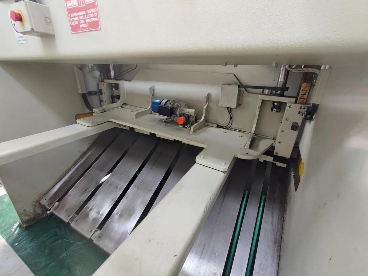Usato Cesoia a ghigliottina motorizzata trancia lamiera I.MA.L CCO 20/4-6 | 2050x6 mm