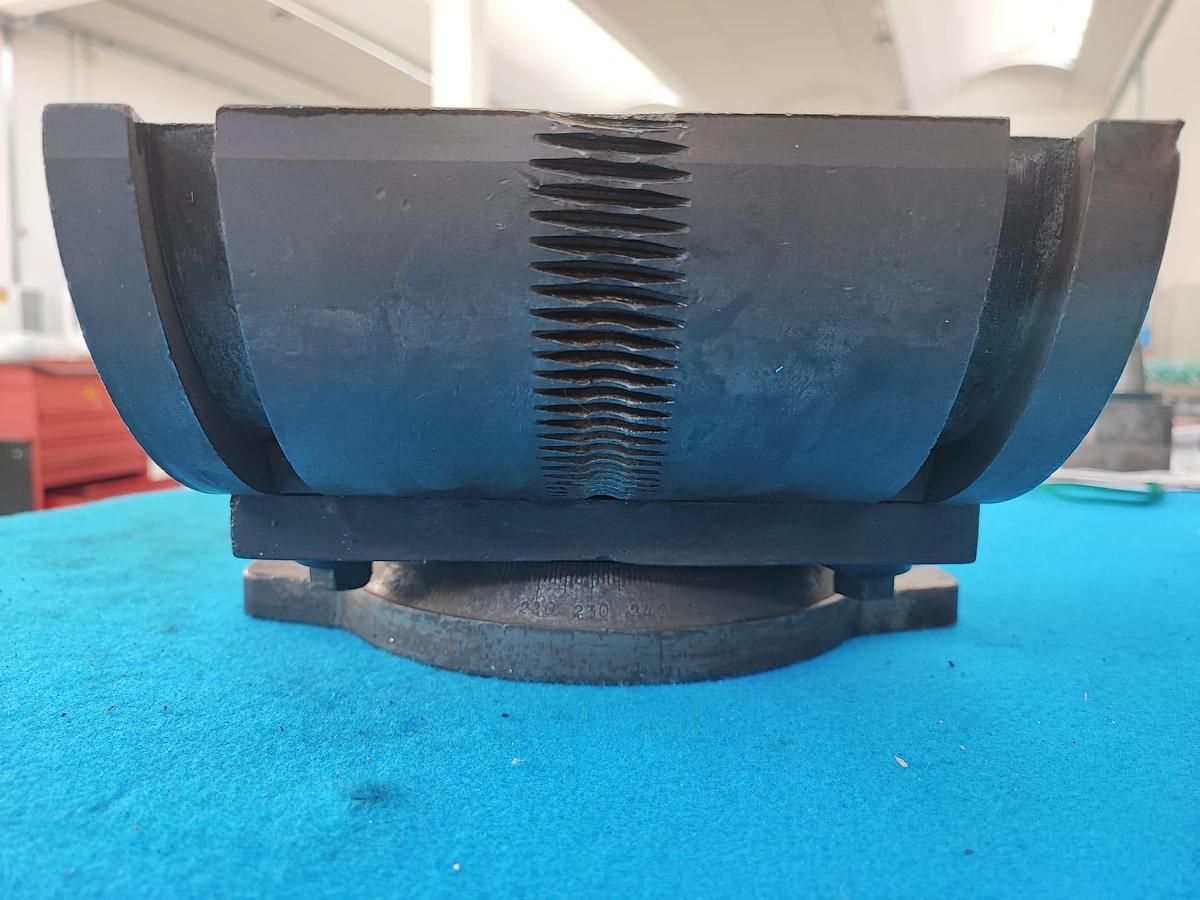 Usato Tavola basculante 220x200 con base girevole millesimale