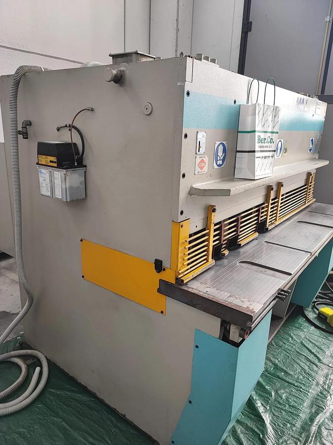 Usato Cesoia a ghigliottina motorizzata trancia lamiera I.MA.L CCO 20/4-6 | 2050x6 mm