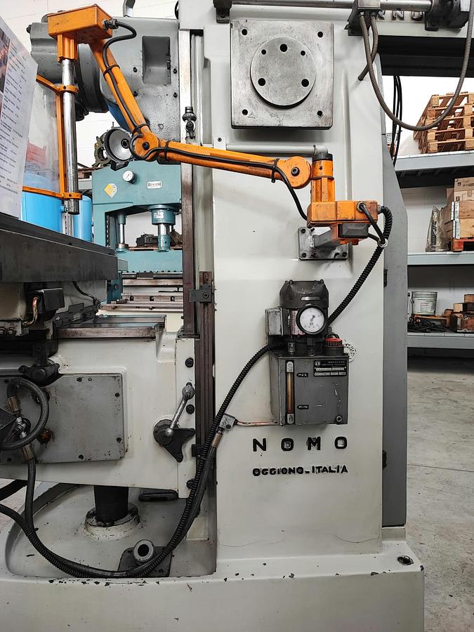 Usato Fresatrice universale verticale ARNO NOMO F20 | 900x300x400 | Visualizzata