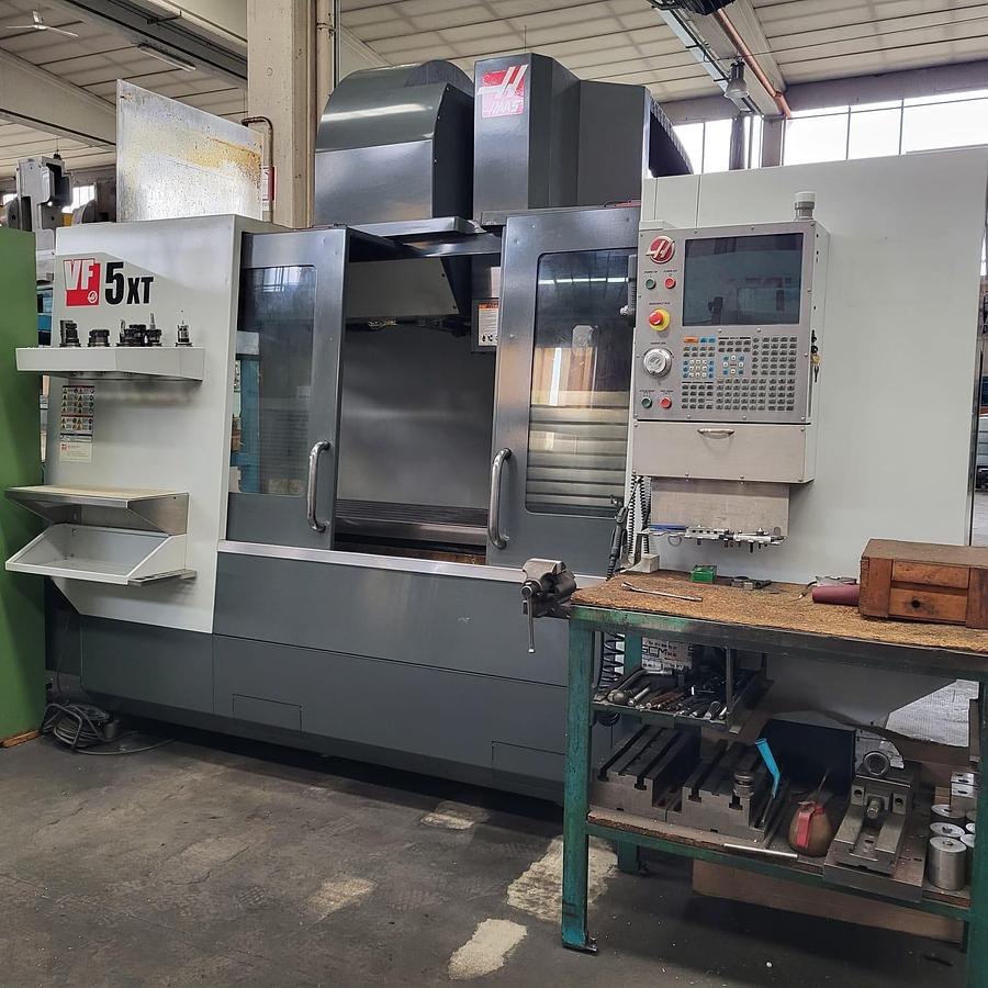 Usato Centro di lavoro verticale HAAS VF5XT | 1050x550x550