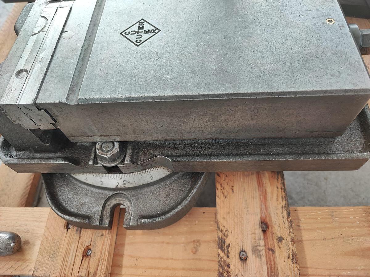 Usato CUTER TITANIA 150x150 morsa in ghisa, morsa con base girevole graduata, frese e trapani