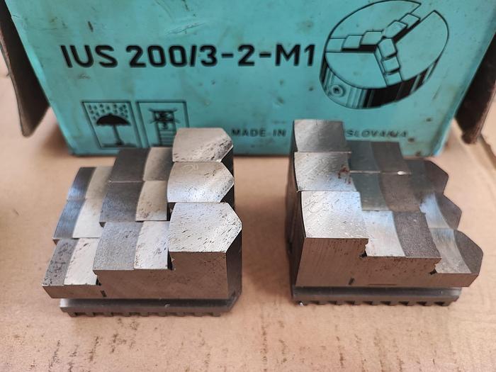 TOS IUS 200 mandrino con attacco a flangia per tornio completo di morsetti