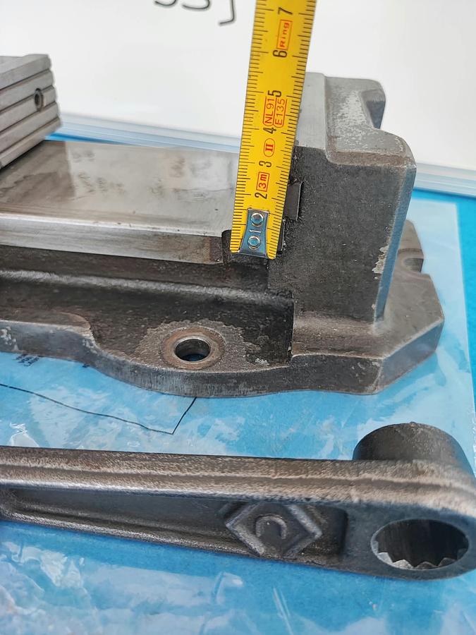 Usato CARMINATI 120x120 morsa in ghisa per fresatrici e trapani