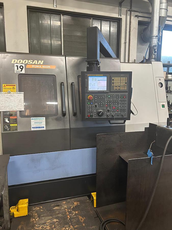 Usato Tornio motorizzato DOOSAN PUMA 400M | CNC Fanuc