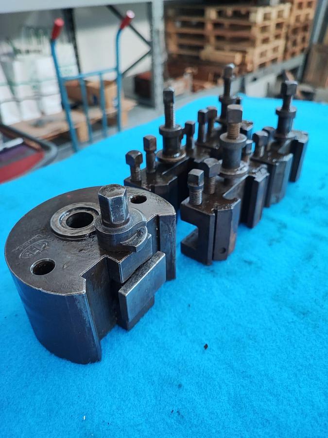 Usato GFB torretta singola tipo A completa di 4 cartelle porta utensili, quadro da 20