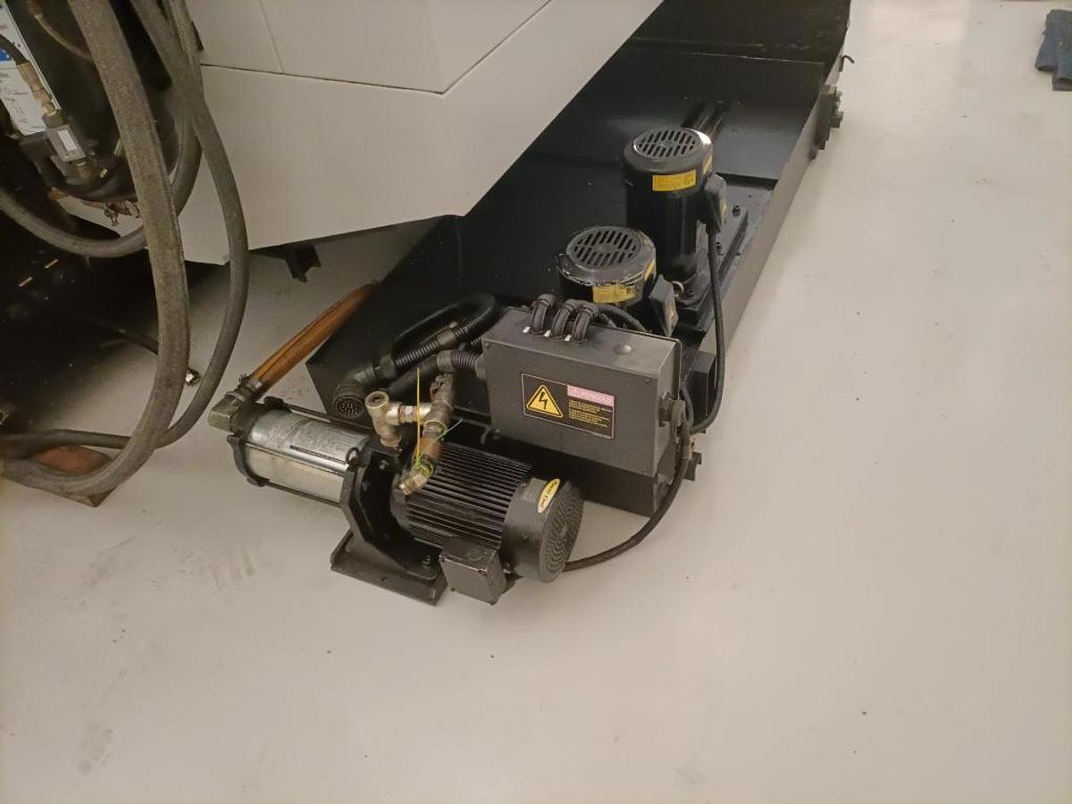 Usato Centro di lavoro verticale DOOSAN MYNX 540 | 