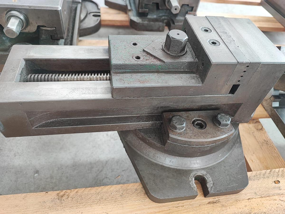 Usato Morsa di precisione 130×110 mm con base girevole graduata per fresatrice e trapani radiali