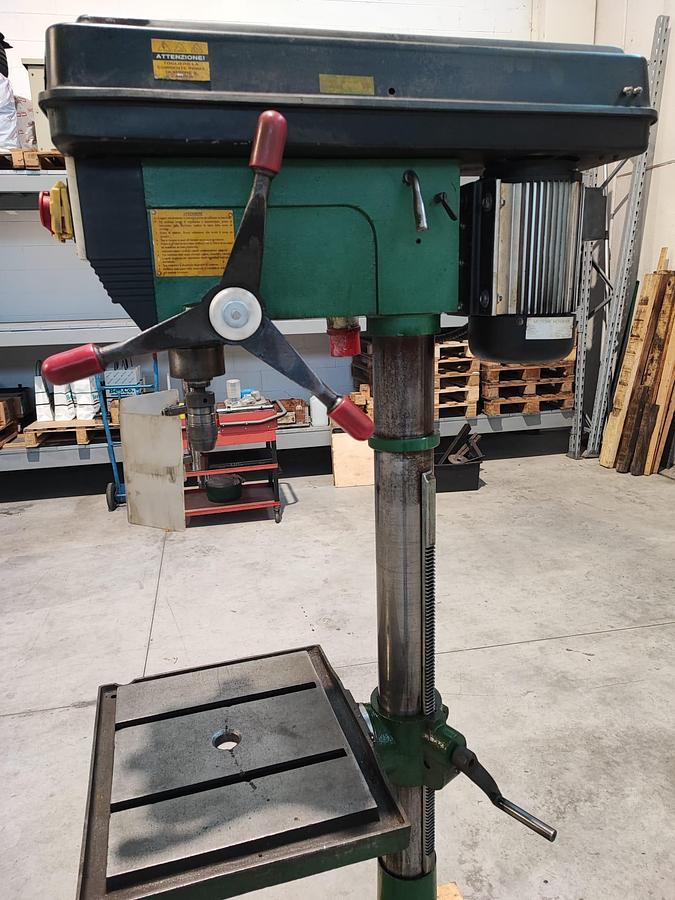 Usato Trapano a colonna FERVI 0754/400V con trasmissione a cinghia - tavola inclinabile