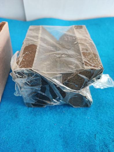 Usato Coppia Di Prismi Rettificati Acciaio Indeformabile C45 100x80 mm