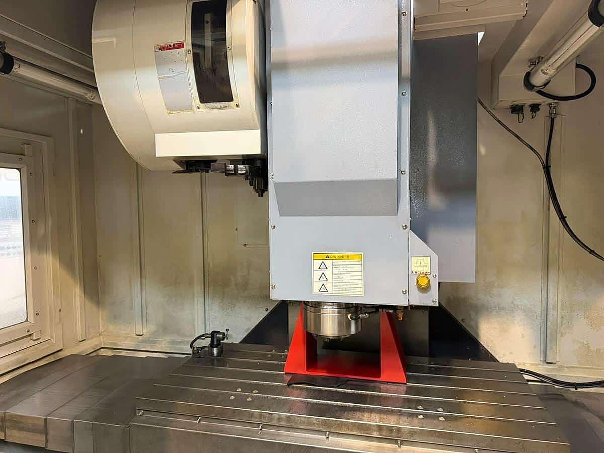 Usato Centro di lavoro verticale AKIRA SEIKI | 1150x640x660 | CNC Fanuc