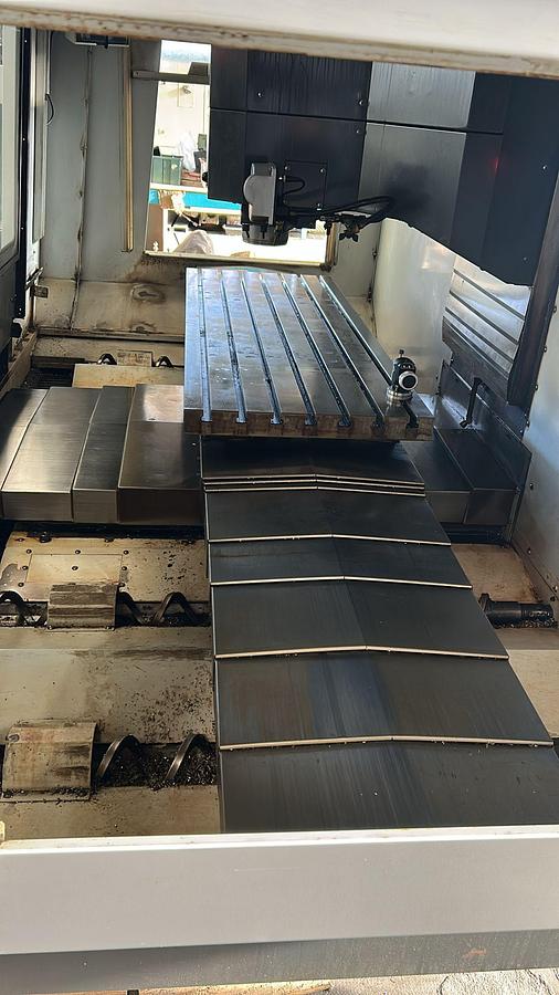 Usato Centro di lavoro verticale HAAS VF5XT | 1050x550x550