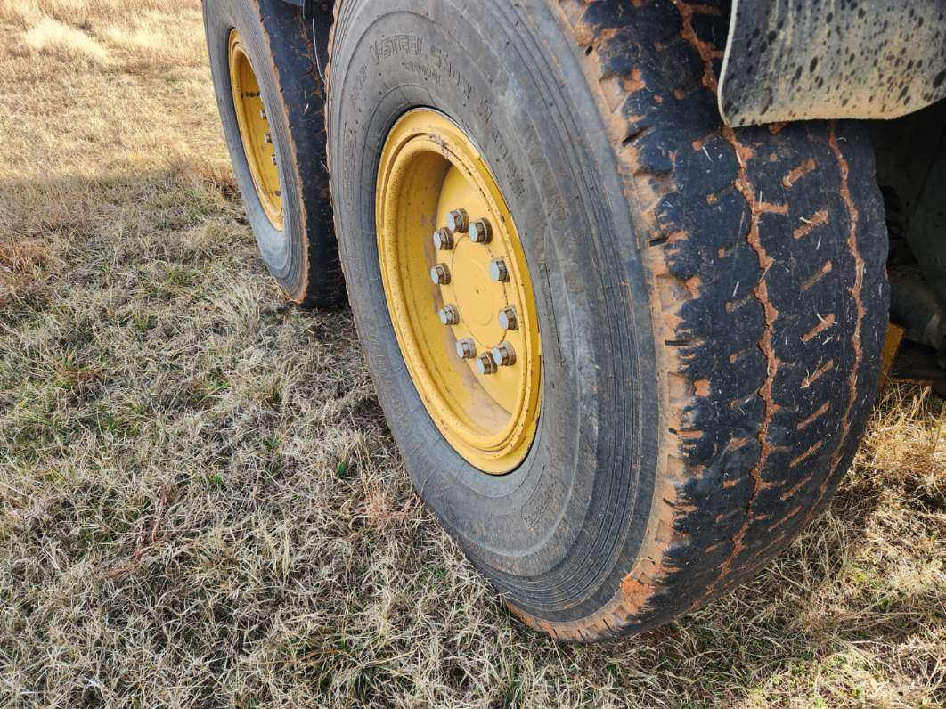 Used 2010 Caterpillar 160M with 14' board and removable snow wing