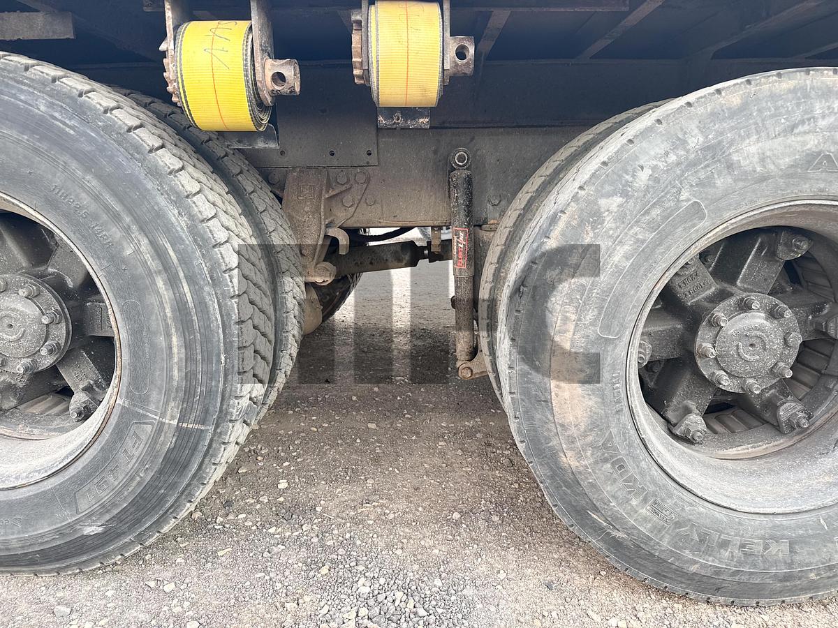 Used 2000 International Truck with HIAB 300-5 Knuckle-Boom Crane