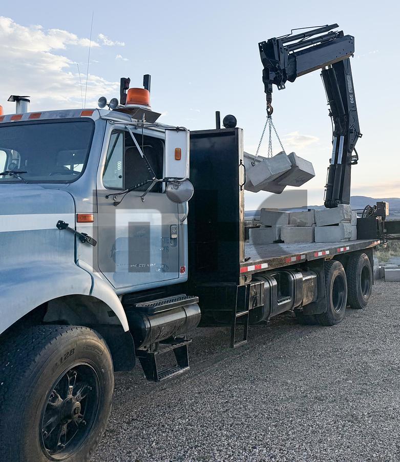 Used 2000 International Truck with HIAB 300-5 Knuckle-Boom Crane
