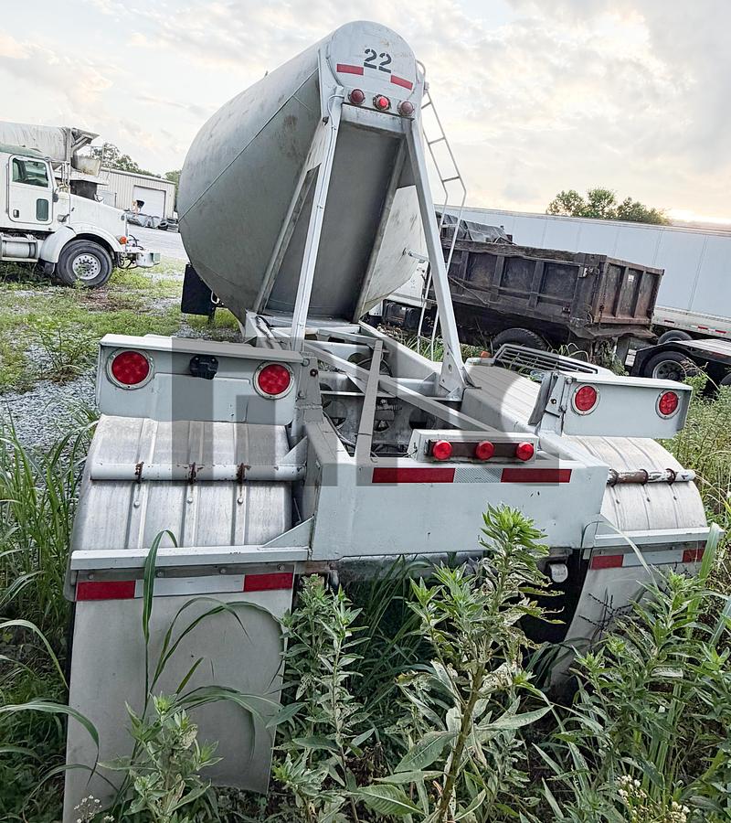 Used 1978 Fruehauf Pneumatic Bulk Cement Tanker Trailer