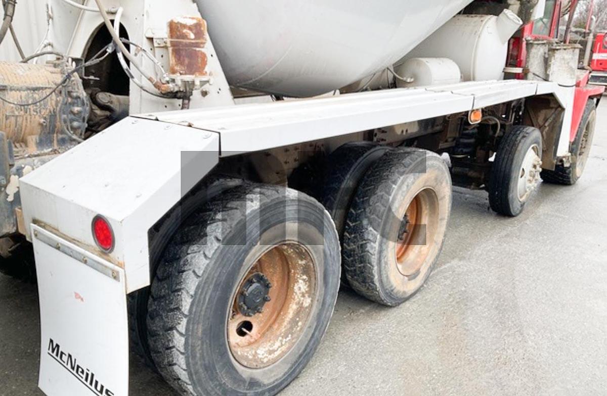 Used 2007 Oshkosh 10X6 Front Discharge Concrete Mixer Truck