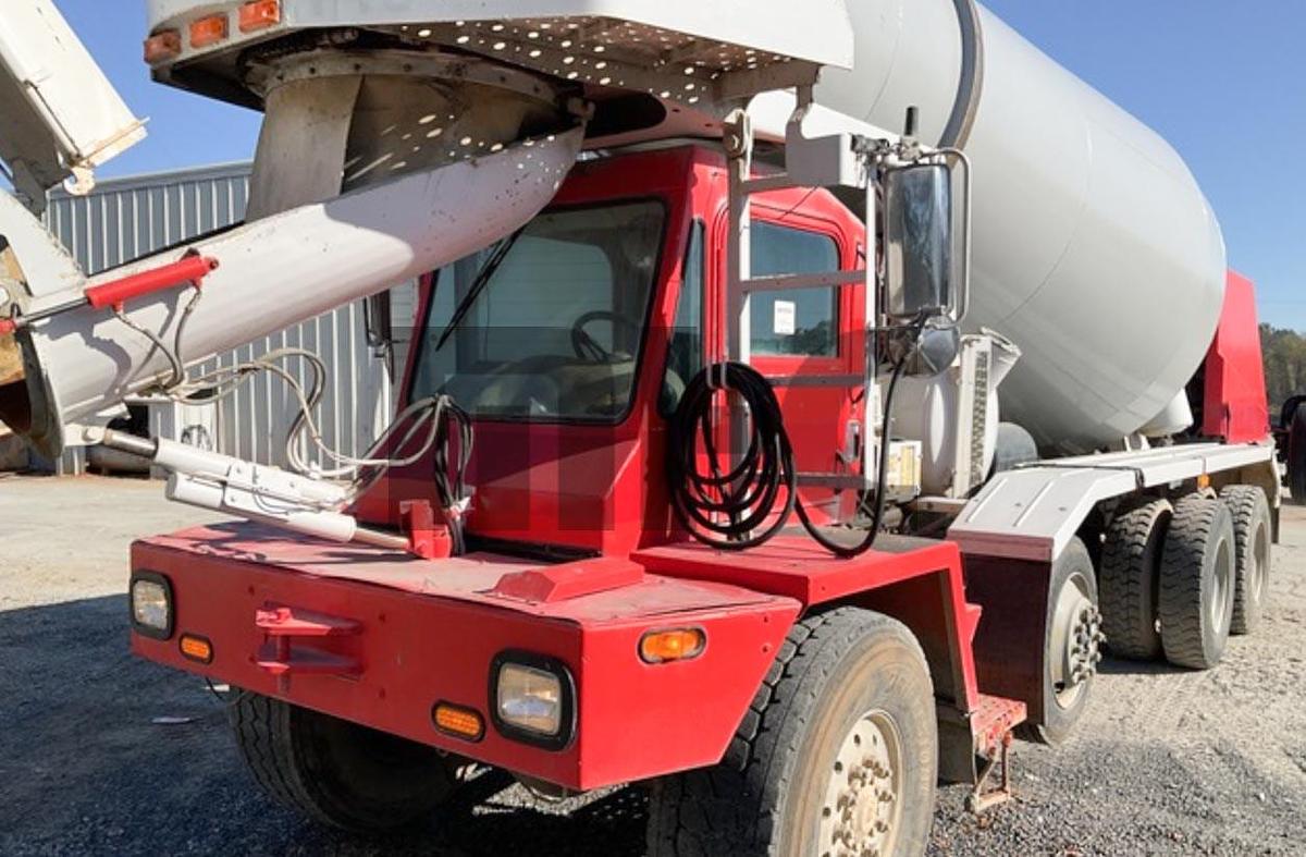 Used 2005 Oshkosh S-2106L Front Discharge Concrete Mixer Truck