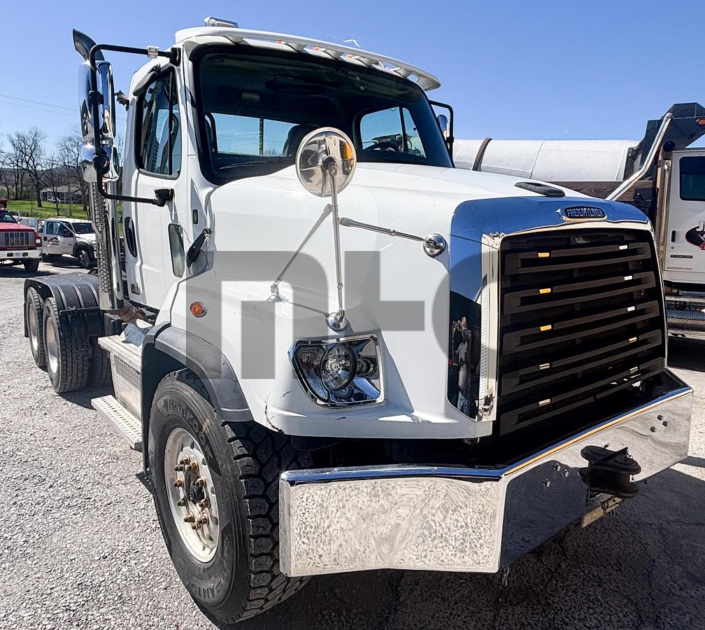 Used 2017 Freightliner Heavy Spec Yard Spotter