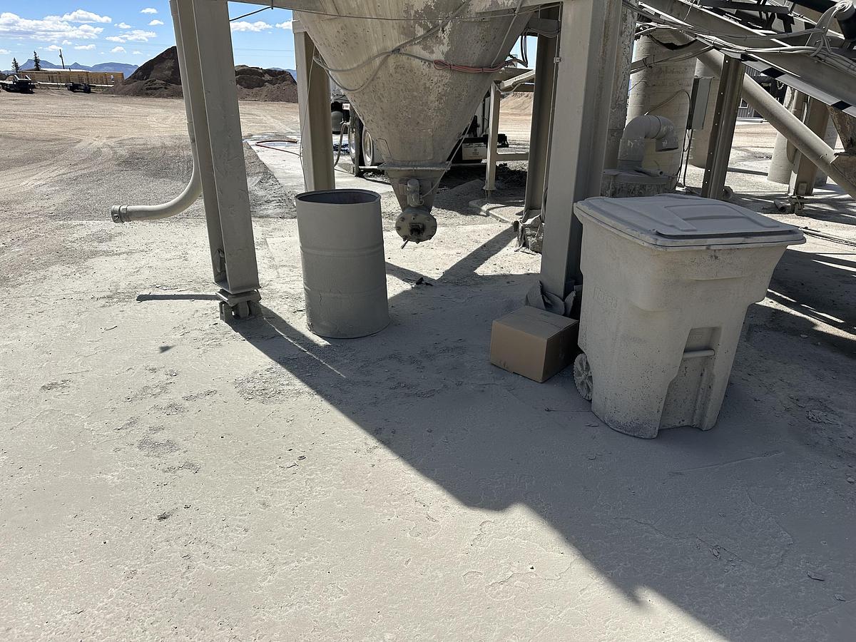 Used 3 Compartment 10 Yard Concrete Batch Plant
