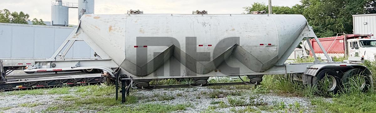 Used 1978 Fruehauf Pneumatic Bulk Cement Tanker Trailer