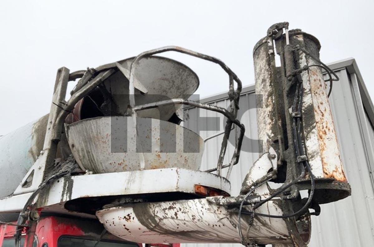Used 2007 Oshkosh 10X6 Front Discharge Concrete Mixer Truck
