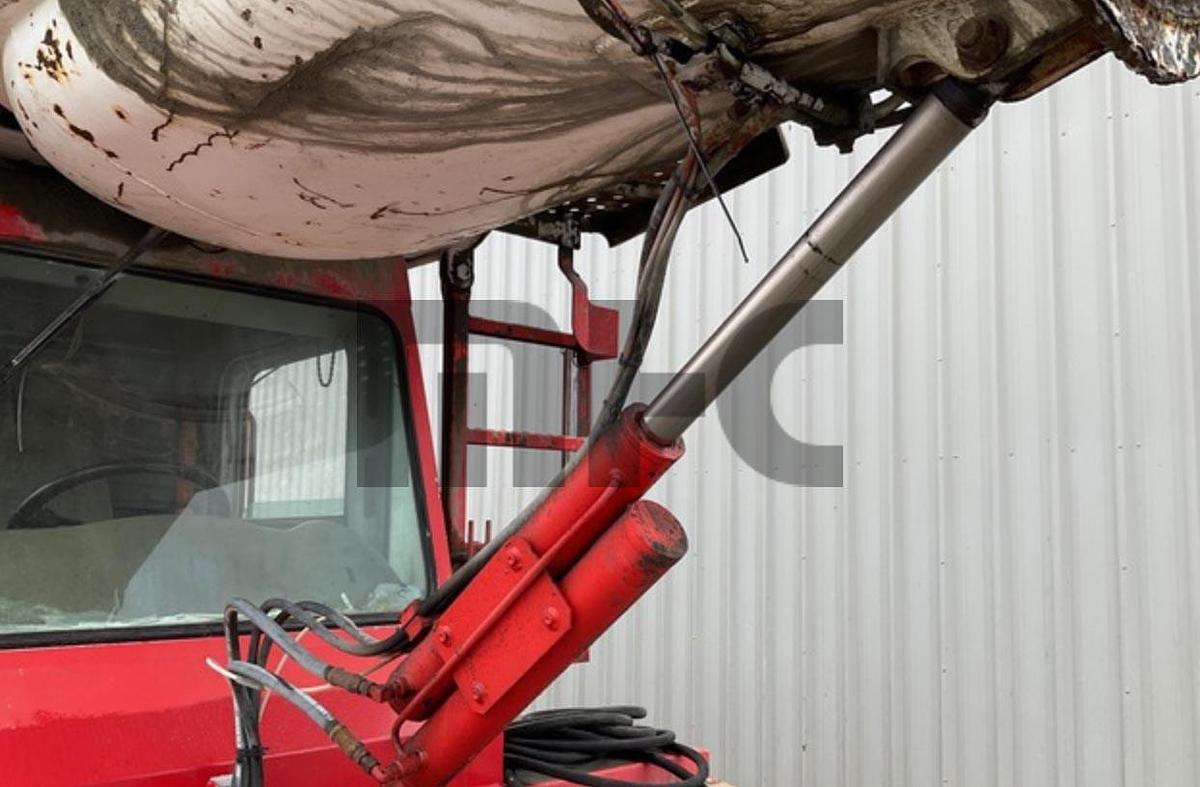 Used 2007 Oshkosh 10X6 Front Discharge Concrete Mixer Truck