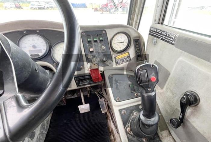 Used 2006 Oshkosh Front Discharge Concrete Mixer Truck