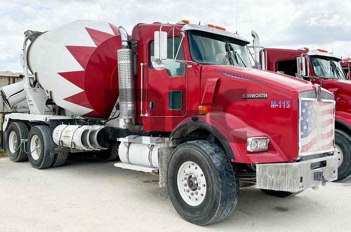 Used 1997 Kenworth T800 Rear Discharge Concrete Mixer Truck