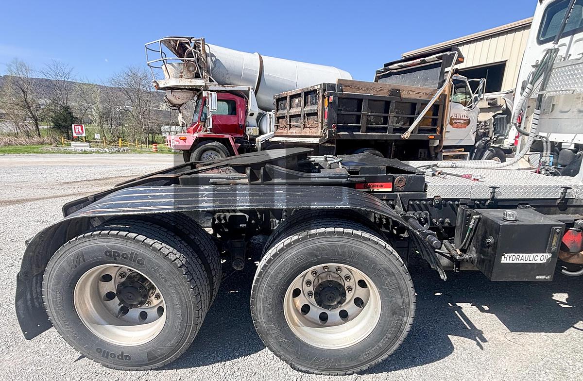 Used 2017 Freightliner Heavy Spec Yard Spotter
