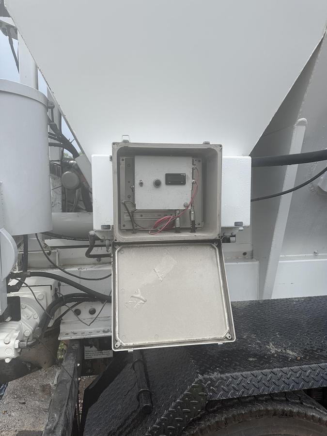 Used 2018 Holcombe 10 Yd Volumetric Mixer Truck