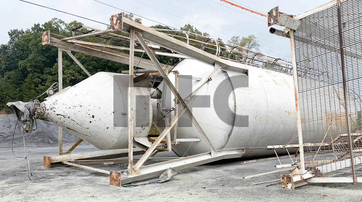 Used Belgrade 700 Bbl Stationary Cement Silo and Cement Batcher