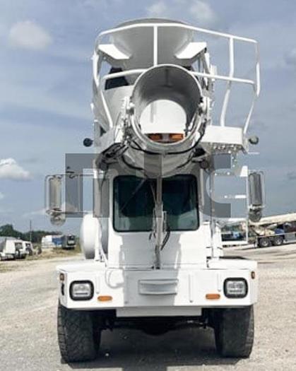 Used 2006 Oshkosh Front Discharge Concrete Mixer Truck