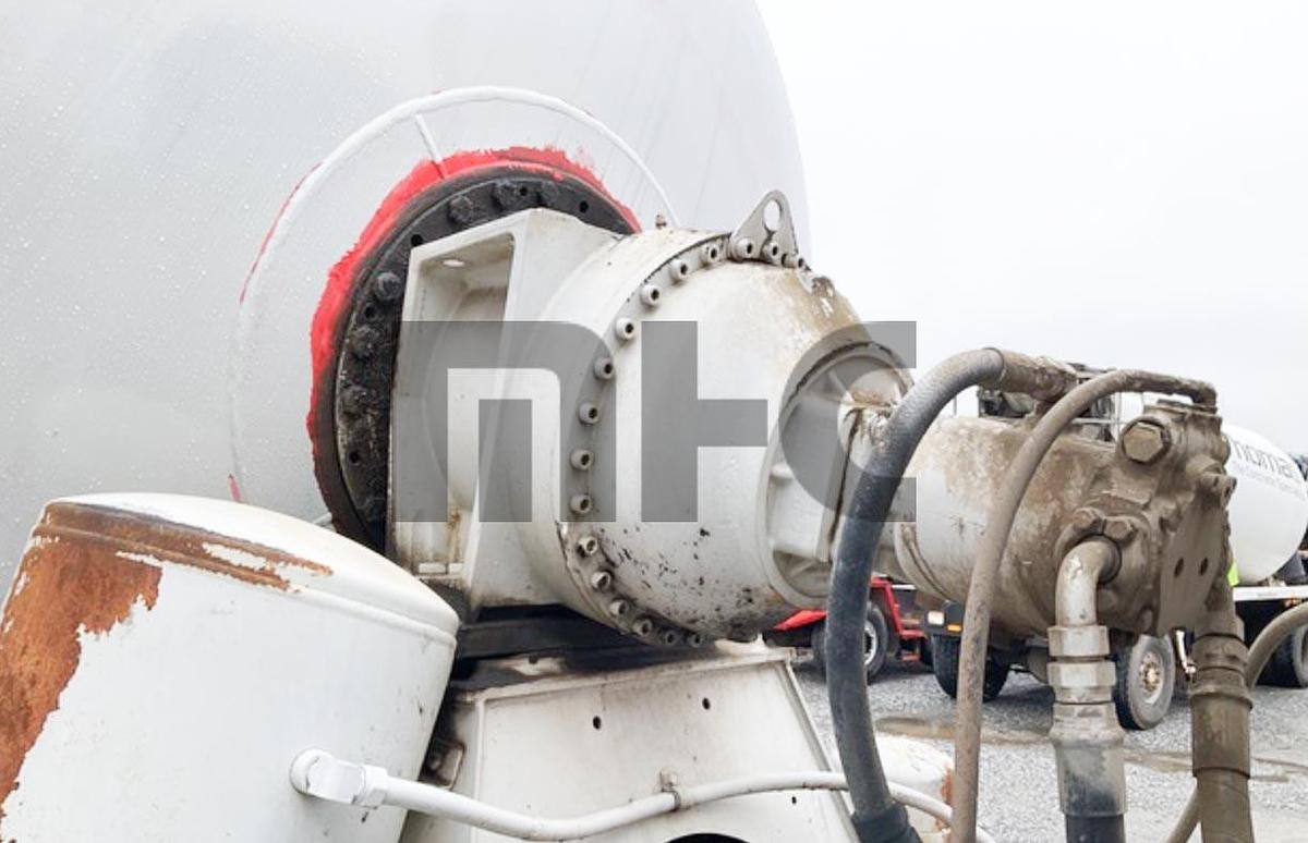 Used 2007 Oshkosh 10X6 Front Discharge Concrete Mixer Truck